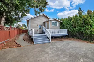 7911 5th Ave NE, Seattle, WA 98115 - Photo 1