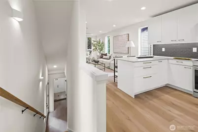 4107 25th Avenue SW, Seattle, WA 98106 - Photo 8