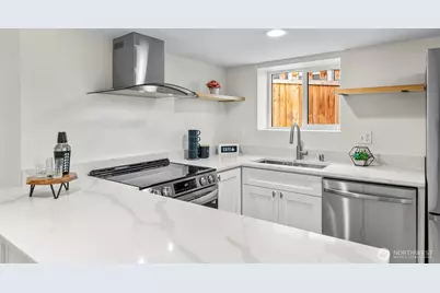 2220 14th Avenue W, Seattle, WA 98119 - Photo 22