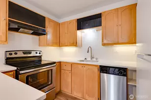 1425 S Puget Dr, Renton, WA 98055 - Photo 10