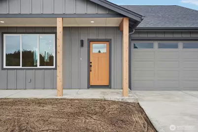 312 Eminence Avenue, Winlock, WA 98596 - Photo 2