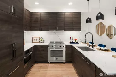 1013 C 6th Avenue N, Seattle, WA 98109 - Photo 14