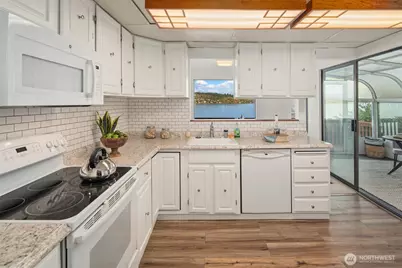 9764 Rainier Avenue S, Seattle, WA 98118 - Photo 8