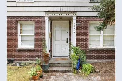 1902 NE 65th Street, Seattle, WA 98115 - Photo 2