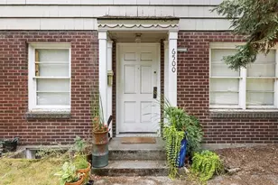 1902 NE 65th St, Seattle, WA 98115 - Photo 2