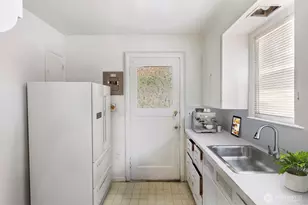 1902 NE 65th St, Seattle, WA 98115 - Photo 14
