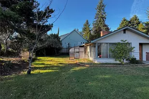 2105 100th Ave NE, Bellevue, WA 98004 - Photo 2