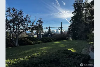 2105 100th Avenue NE, Bellevue, WA 98004 - Photo 4