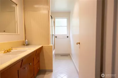 2105 100th Avenue NE, Bellevue, WA 98004 - Photo 16