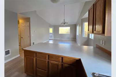 12432 SE 272 Place #B202, Kent, WA 98030 - Photo 4