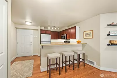 566 Prospect Street #209, Seattle, WA 98109 - Photo 6