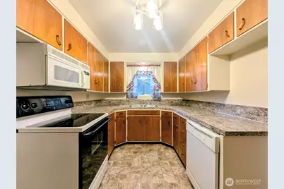 17253 44th Avenue NE, Lake Forest Park, WA 98155 - Photo 8