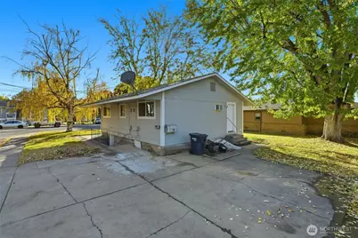 303 NE Ash Avenue, College Place, WA 99324 - Photo 22