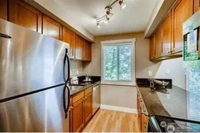 15238 SE 43rd Court #E301, Bellevue, WA 98006 - Photo 4