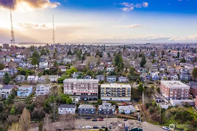 1809 5th Avenue N, Seattle, WA 98109 - Photo 4