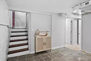 1742 NE 89th St, Seattle, WA 98115 - Photo 16