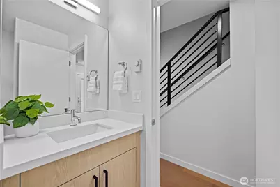 105 E NW 39th Street, Seattle, WA 98107 - Photo 24