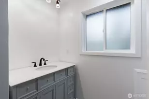 1114 N 1st Ave, Kelso, WA 98626 - Photo 16