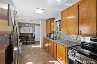 10019 Interlake Ave N, Seattle, WA 98133 - Photo 12