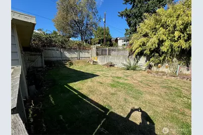 10019 Interlake Avenue N, Seattle, WA 98133 - Photo 8