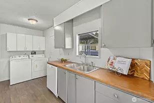 11622 Silver Lake Rd, Everett, WA 98208 - Photo 14