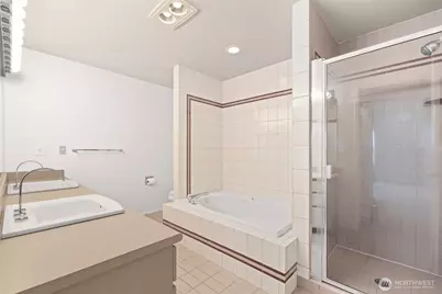 2410 Aurora Avenue N #105, Seattle, WA 98109 - Photo 18