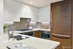 588 Bell St, Seattle, WA 98121 - Photo 12