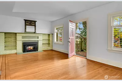 1512 10th Avenue W, Seattle, WA 98119 - Photo 2