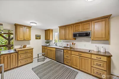 638 N Skyline Drive, Tacoma, WA 98406 - Photo 8