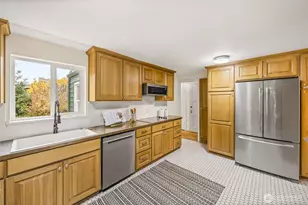 638 N Skyline Dr, Tacoma, WA 98406 - Photo 10