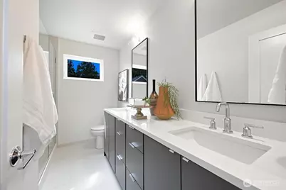 13047 39th Avenue NE #B, Seattle, WA 98125 - Photo 10