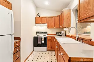 22014 Pinnacle Rd, Glacier, WA 98244 - Photo 10