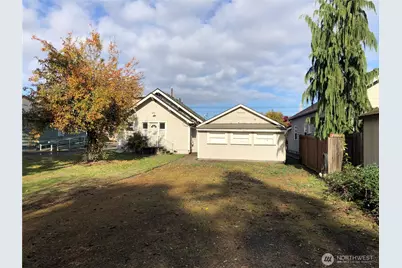 530 E Pioneer, Puyallup, WA 98372 - Photo 4