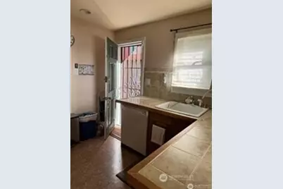 830 NE 67th Street, Seattle, WA 98115 - Photo 20