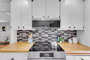 654 W Olympic Pl, Seattle, WA 98119 - Photo 14