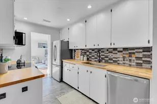 654 W Olympic Pl, Seattle, WA 98119 - Photo 4