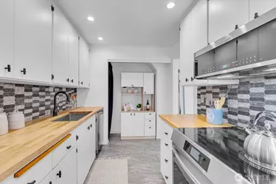 654 W Olympic Place #101, Seattle, WA 98119 - Photo 8