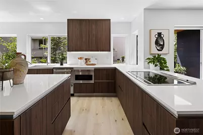 6304 Lakeview Drive, Kirkland, WA 98033 - Photo 14