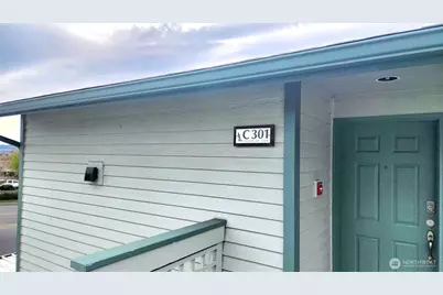 485 SW Bayshore Drive #C301, Oak Harbor, WA 98277 - Photo 2