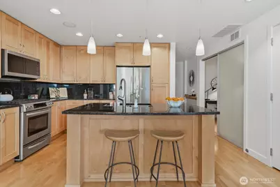 10650 NE 9th Place #923, Bellevue, WA 98004 - Photo 6