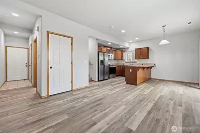 9109 2nd Place SE, Lake Stevens, WA 98258 - Photo 4