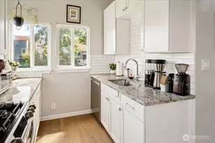 1724 26th Ave, Seattle, WA 98122 - Photo 12