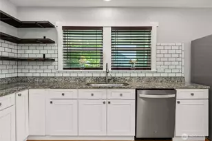 113 W Chenault Ave, Hoquiam, WA 98550 - Photo 8