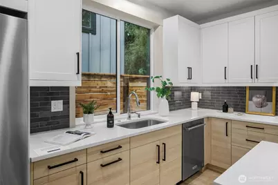 1257 NE 100th Street, Seattle, WA 98125 - Photo 10