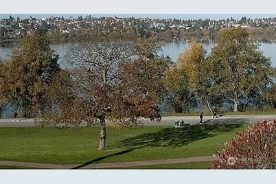 7103 Linden Avenue N #1-5, Seattle, WA 98103 - Photo 32