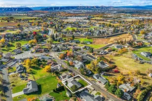 701 Lockhart Dr, Yakima, WA 98901 - Photo 2