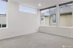 9221 Linden Ave N, Seattle, WA 98103 - Photo 18