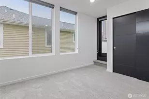 9221 Linden Ave N, Seattle, WA 98103 - Photo 20