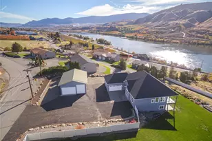 972 Highline Dr, East Wenatchee, WA 98802 - Photo 1