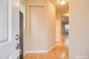 1611 W Smith Ct, Kent, WA 98032 - Photo 4